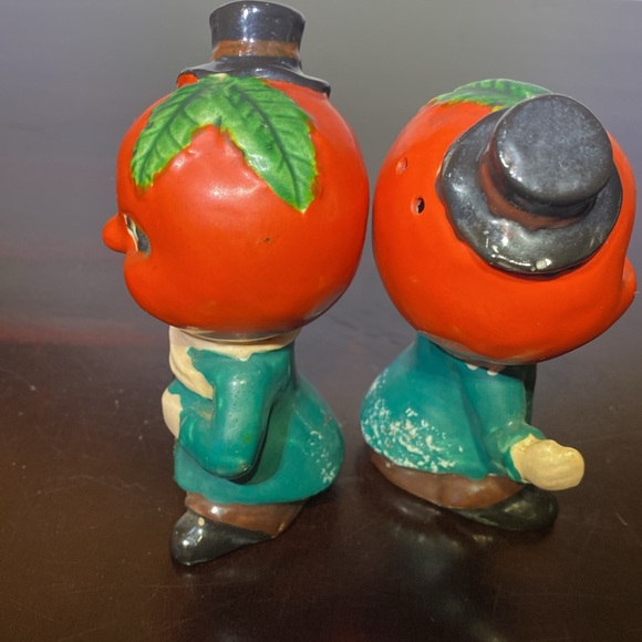 1950's Anthropomorphic Tomato Head Guys with Top Hats Salt and Pepper Shaker Set - Picture 6 of 8